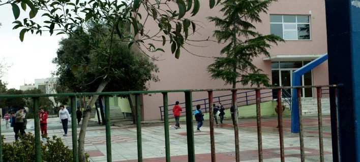 Αγνωστοι εισέβαλαν σε σχολείο στο Μενίδι -Εκλεψαν βρύσες και προκάλεσαν φθορές